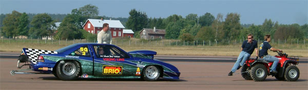 pelle_eriksson_med_sitt_raceteam
