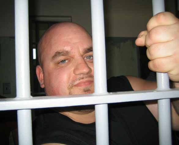 kenta_behind_bars