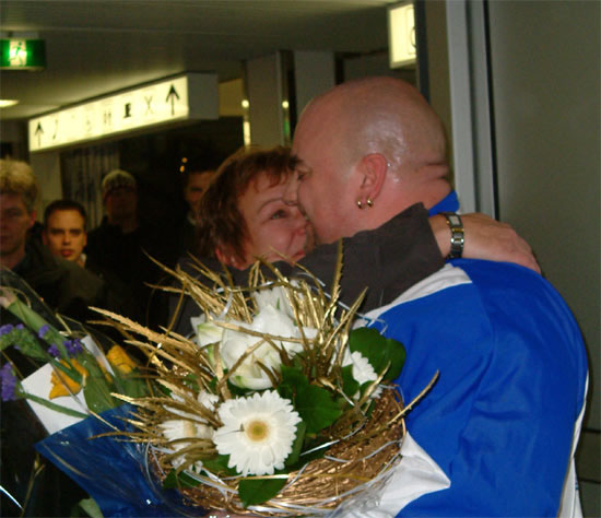 hemma_obligatorisk_kram_av_mamma